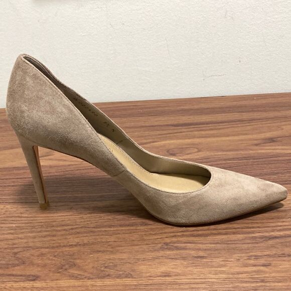 Stuart Weitzman NWOT Almond Beige Suede Stiletto Pump. Size 9.5 N. - Picture 2 of 8